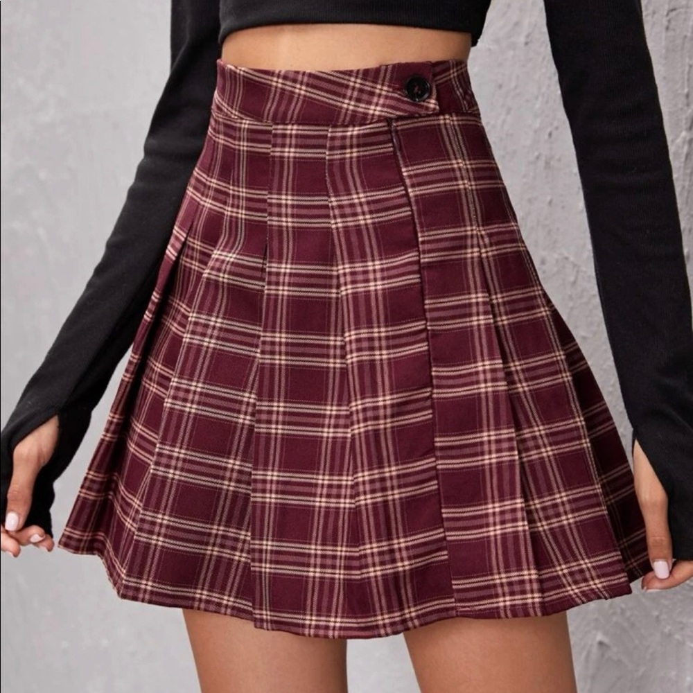 adorable maroon plaid mini skirt size medium